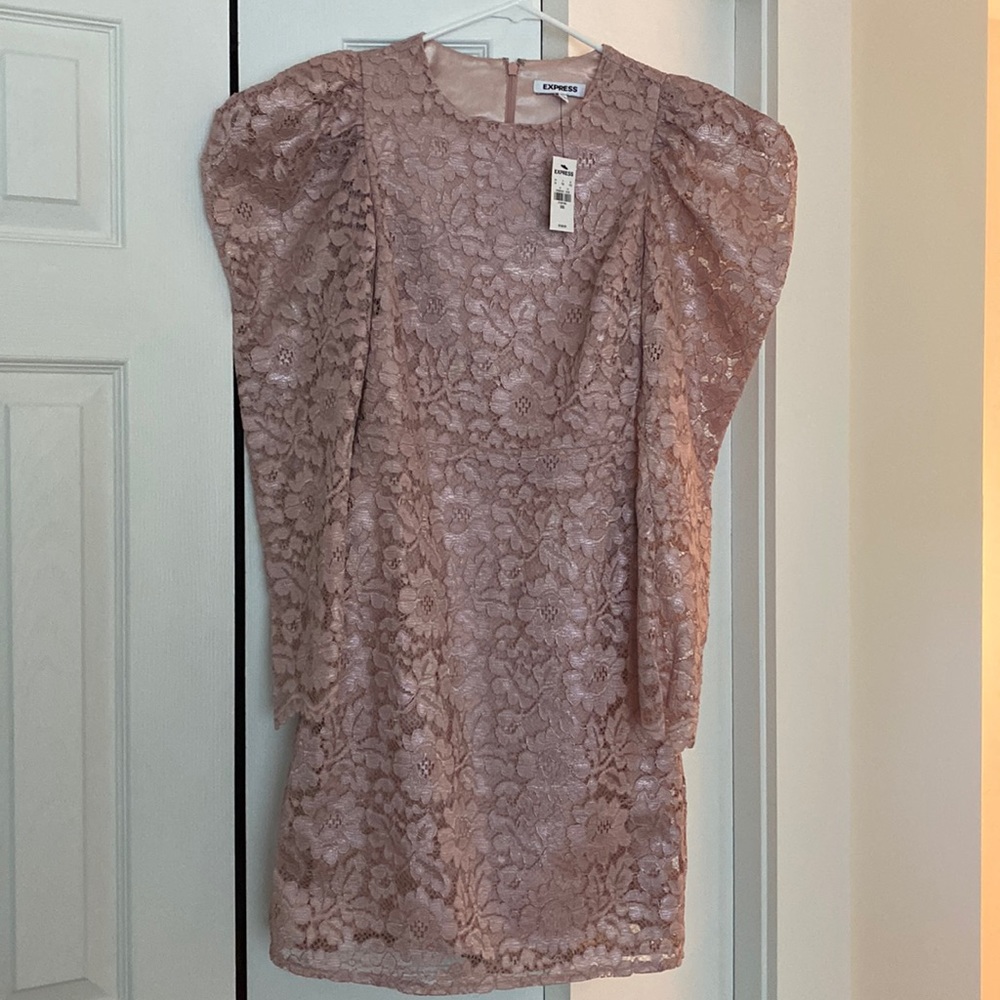 Express dress - Picture 1 of 5